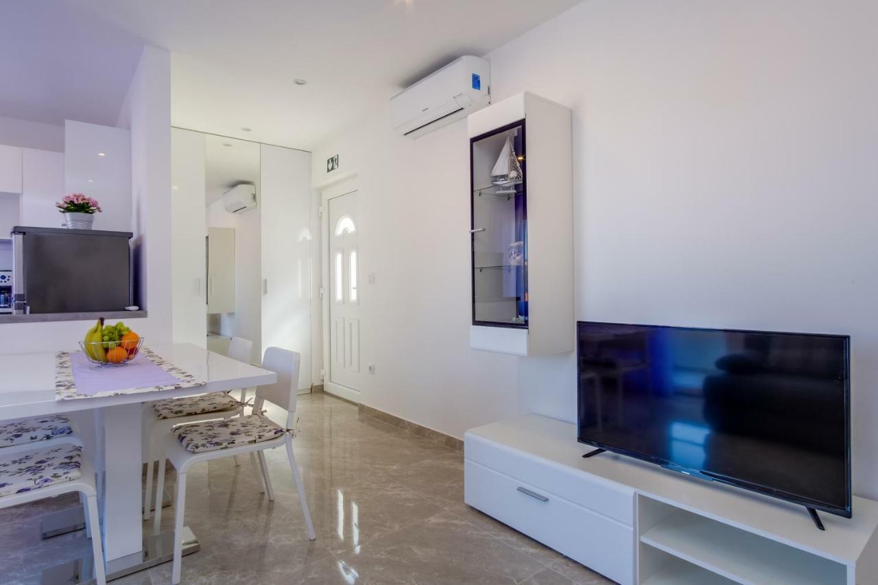 מאלי לוסיניי Apartmani Beatrice מראה חיצוני תמונה