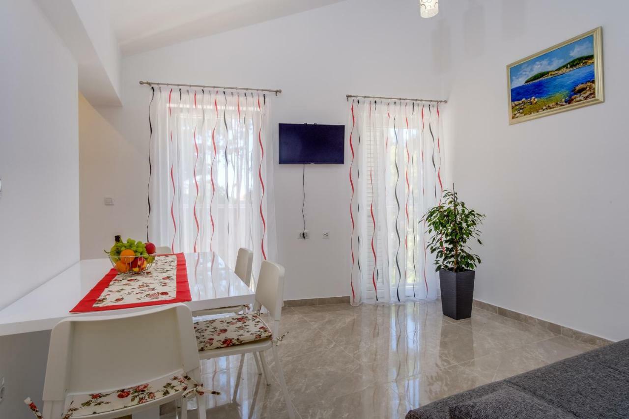 מאלי לוסיניי Apartmani Beatrice מראה חיצוני תמונה