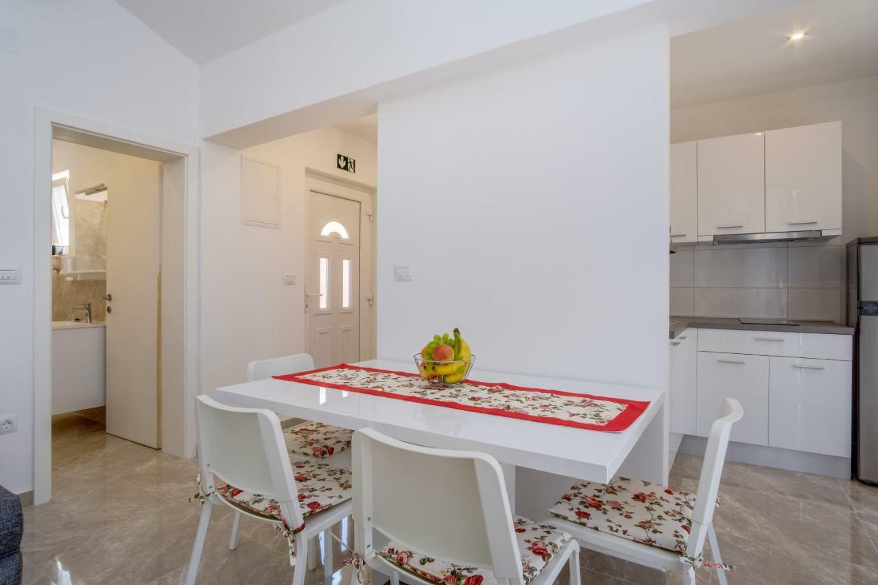 מאלי לוסיניי Apartmani Beatrice מראה חיצוני תמונה